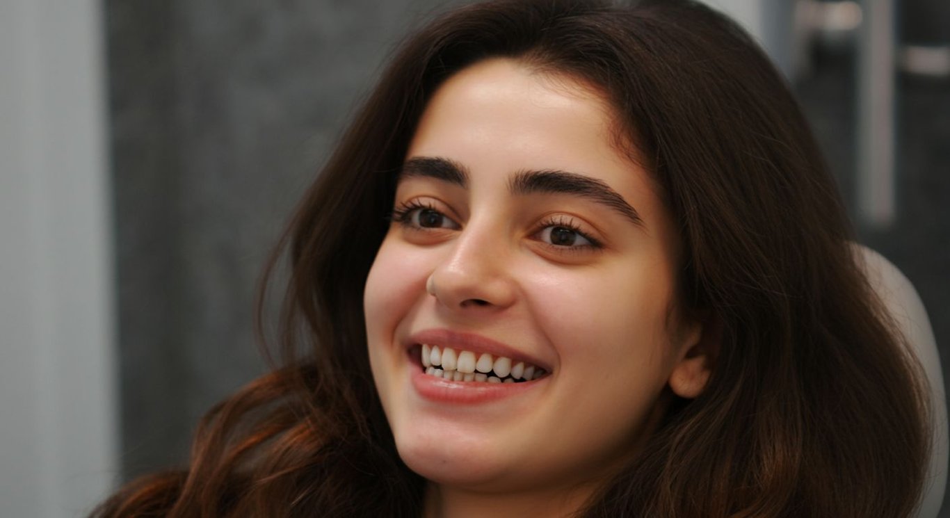 Diş teli mi, şeffaf plak mı? En uygun tedavi seçimi